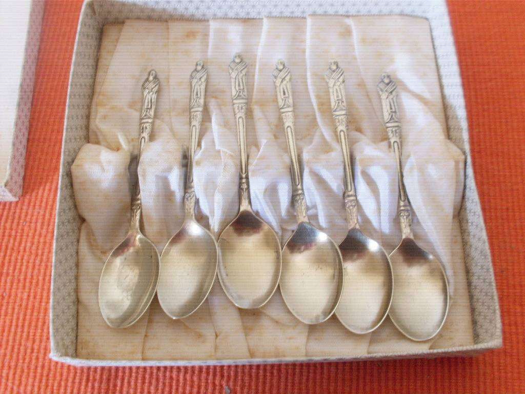 EPNS BOXED SET OF 6 APOSTLE TEASPOONS