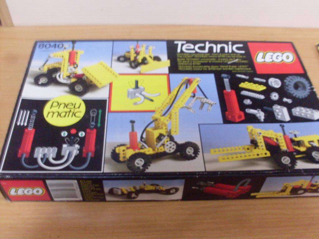 LEGO TECHNIC PNEUMATIC NO 8040 BOXED SET