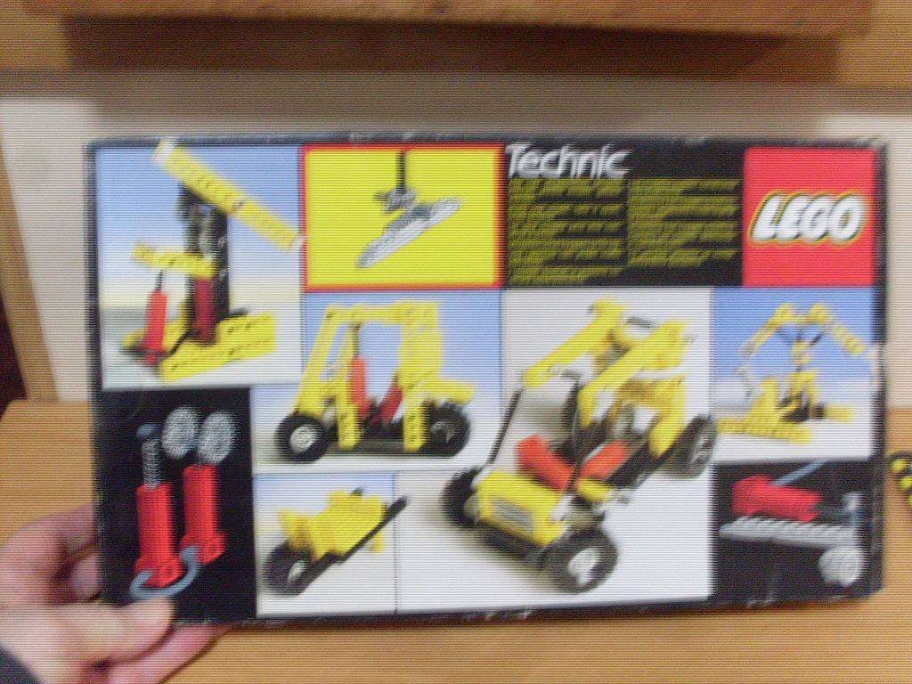 LEGO TECHNIC PNEUMATIC NO 8040 BOXED SET