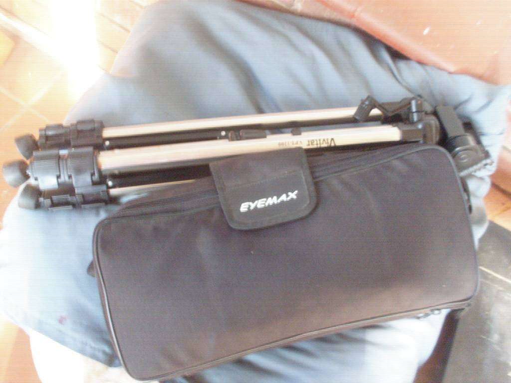EYEMAX TELESCOPE IN BAG WITH VIVITAR VPT-1200 TRIPOD (COLLAPSABLE)