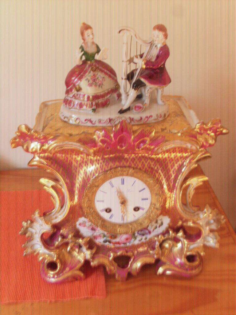 BEAUTIFUL VINTAGE PORCELAIN MOLE OLD PARIS FRENCH MANTLE CLOCK CIRCA 1800'S..see description..