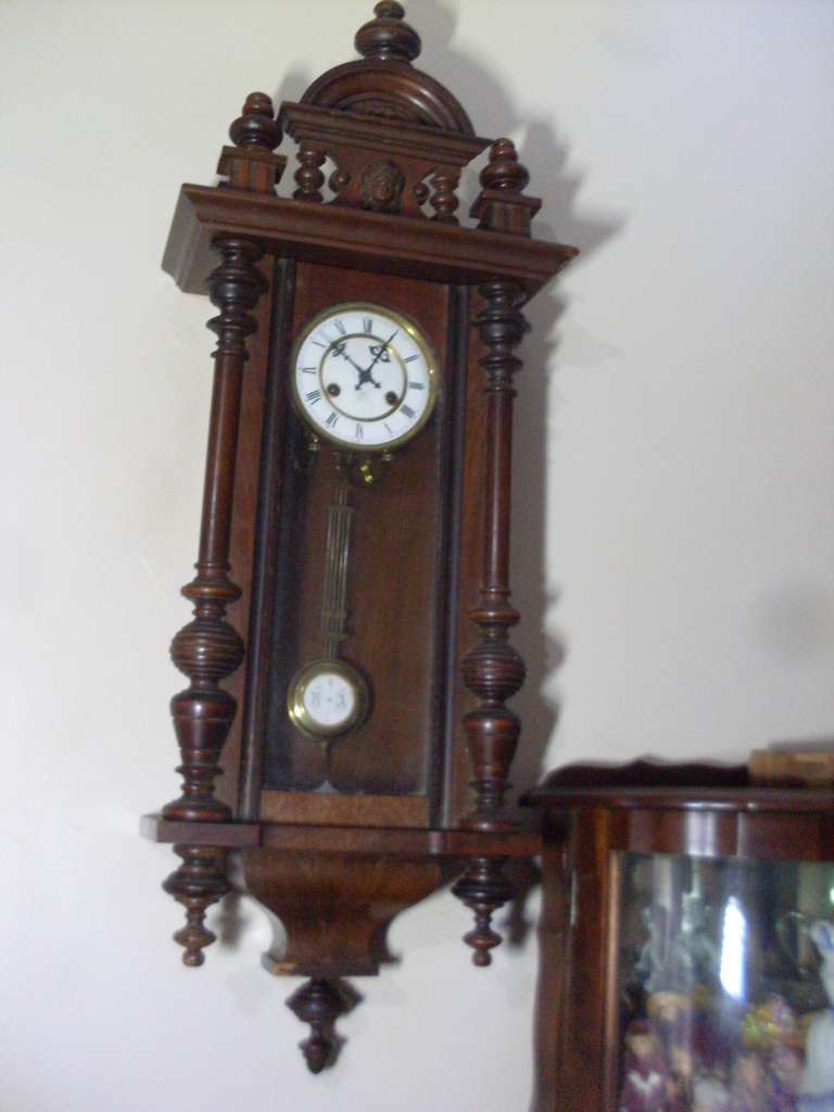 LARGE JUNGHANS WALL CLOCK WITH ALL DECORATIVE PIECES FOR SPARE REPAIRS OR RESTORATION