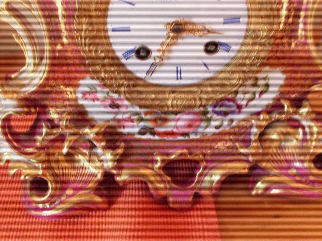 BEAUTIFUL VINTAGE PORCELAIN MOLE OLD PARIS FRENCH MANTLE CLOCK CIRCA 1800'S..see description..
