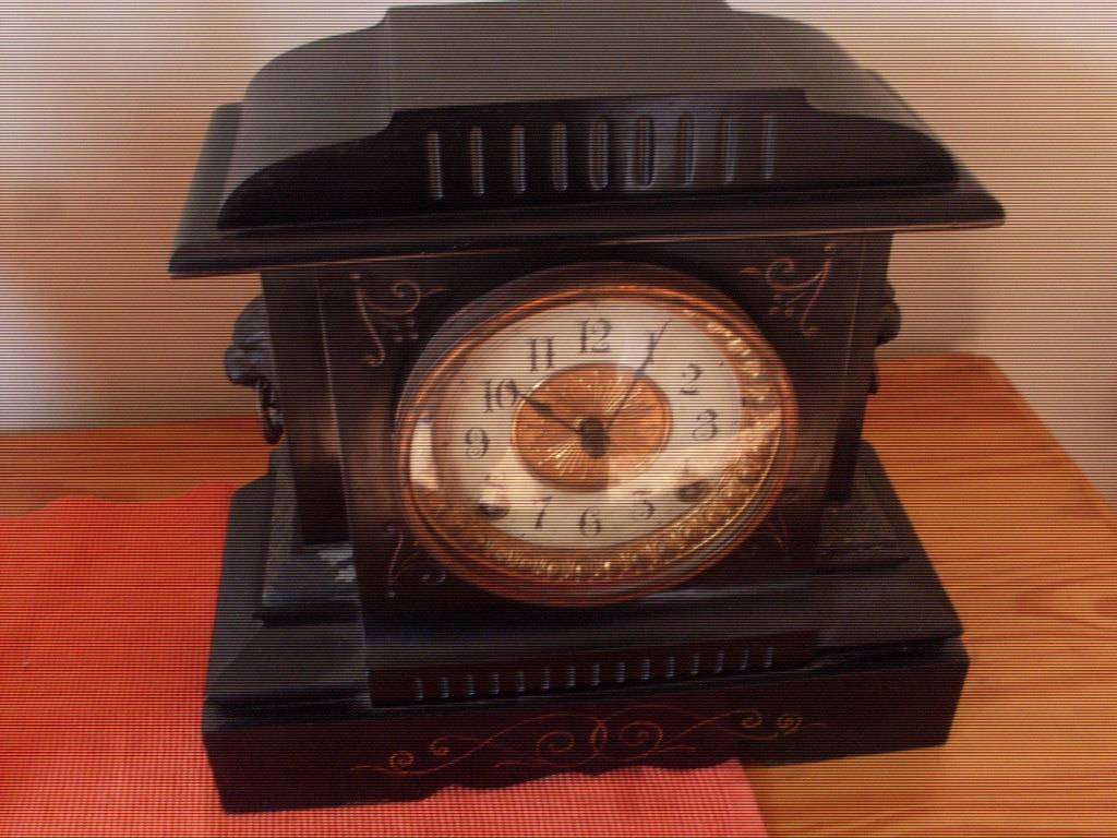 VINTAGE CAST IRON ANSONIA USA MANTLE CLOCK...6.9 KG.....WORKING....
