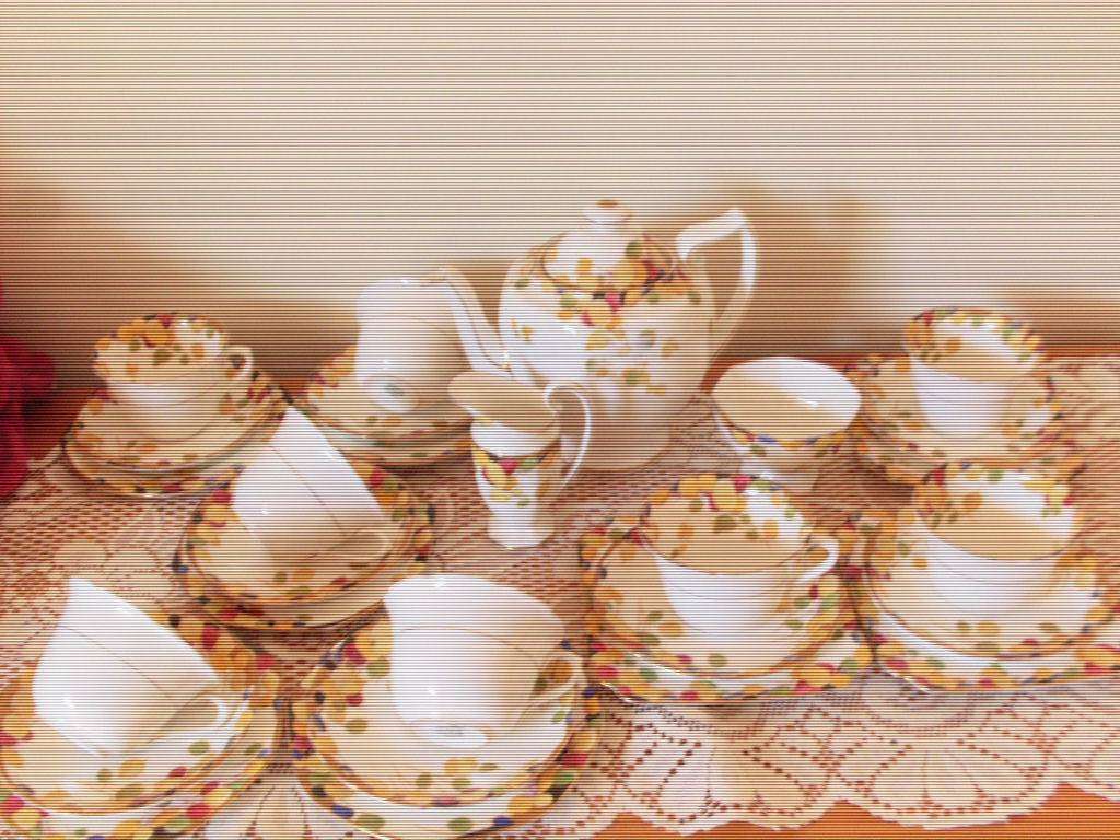28 VINTAGE PIECES ROYAL DOULTON TEASET...HONESTY PATTERN CIRCA 1930'S...SEE DESCRIPTION