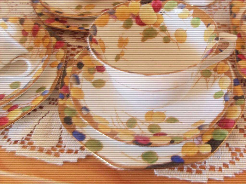 28 VINTAGE PIECES ROYAL DOULTON TEASET...HONESTY PATTERN CIRCA 1930'S...SEE DESCRIPTION