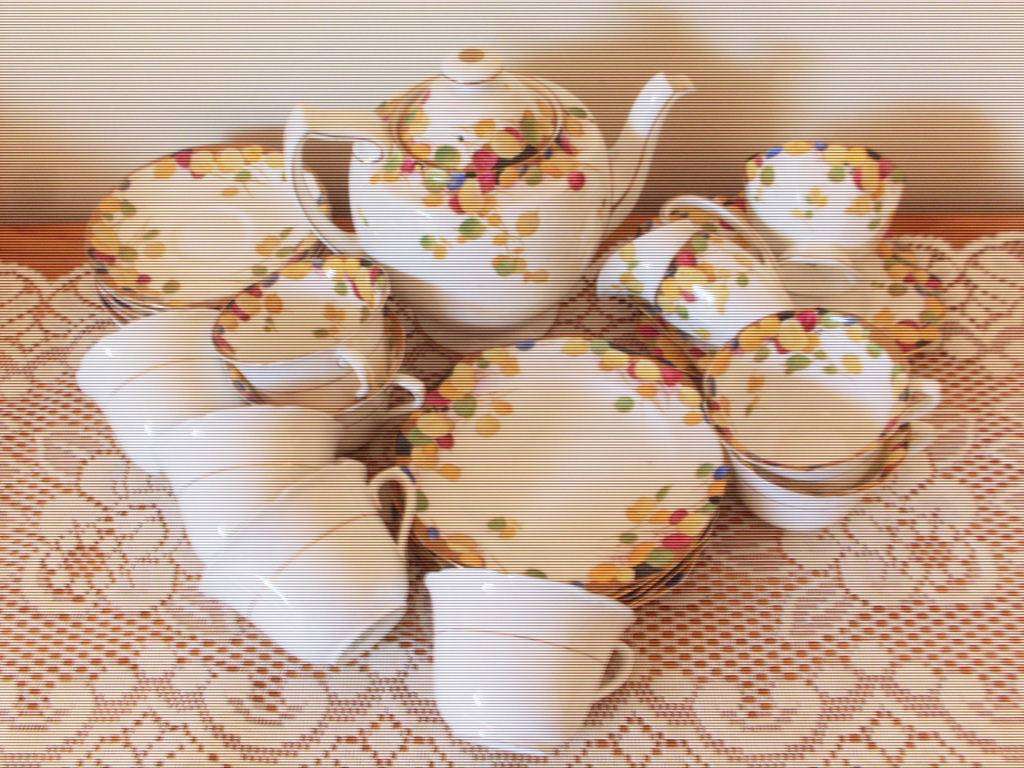28 VINTAGE PIECES ROYAL DOULTON TEASET...HONESTY PATTERN CIRCA 1930'S...SEE DESCRIPTION