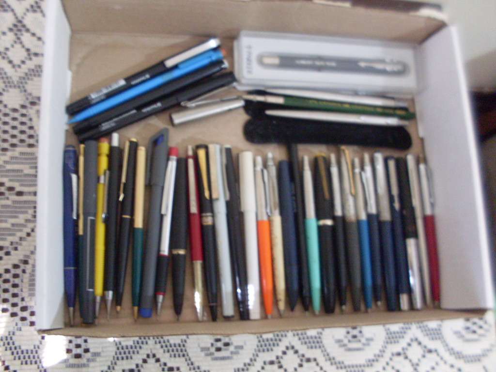 43 VARIOUS PENS/PENCILS......SOME PARKERS AND OTHERS...SOME WILL NEED REFILLS ETC