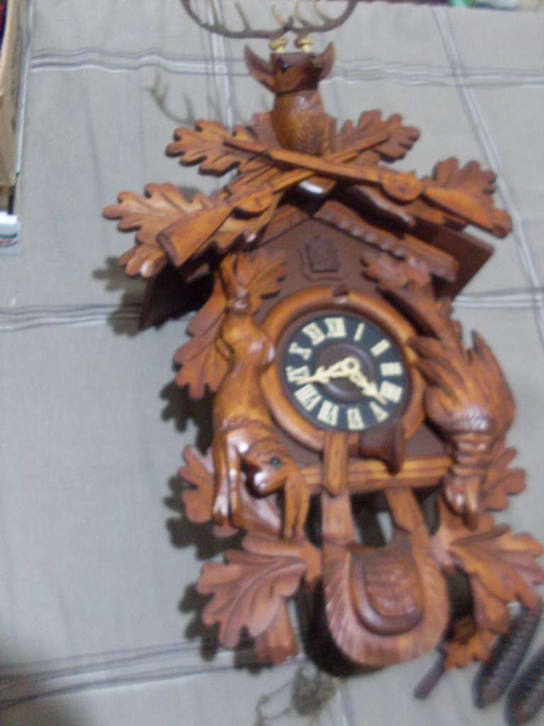 LARGE VINTAGE BLACK FOREST W. GERMAN REGULA CUCKOO CLOCK...WORKING