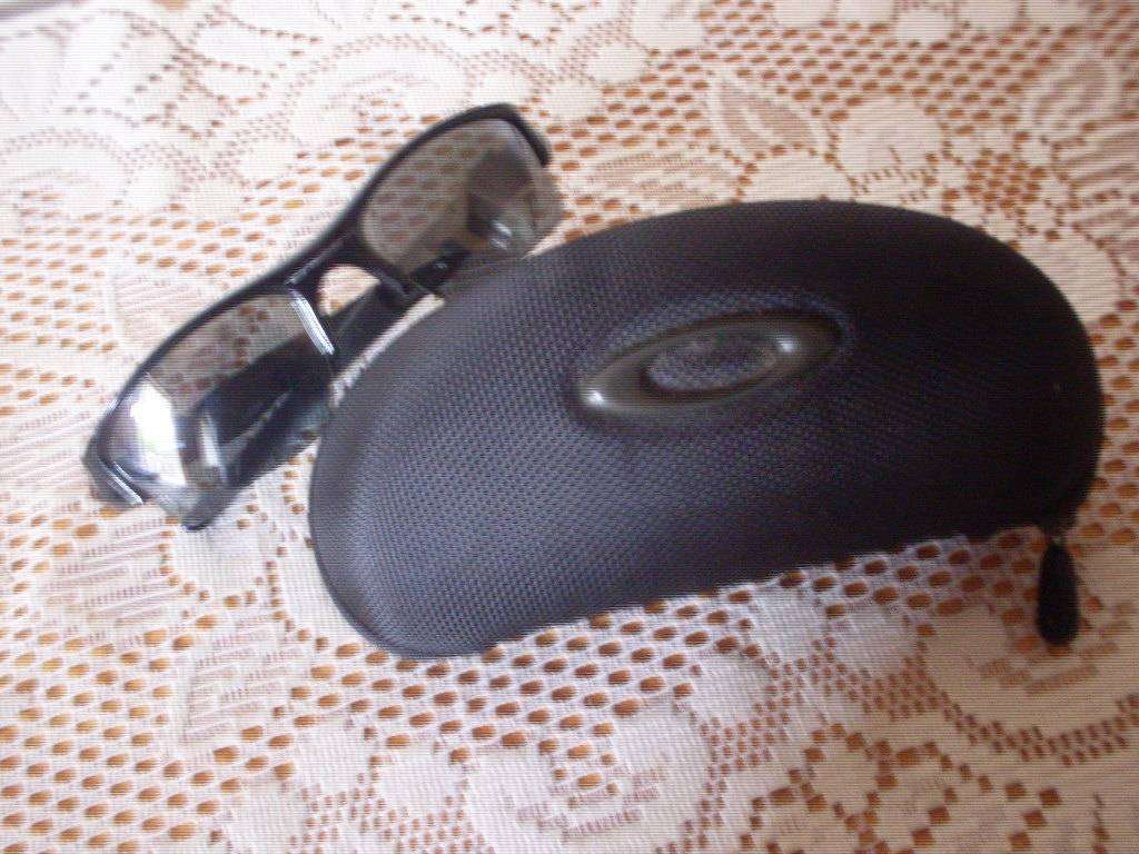 4 PAIRS SUNGLASSES IN CASES ...VARIOUS CONDITION