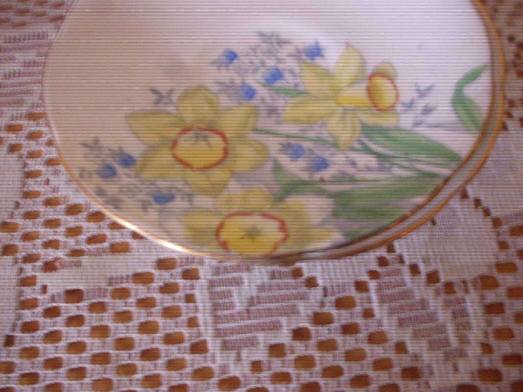 ROYAL CROWN POTTERY DAFFODILL DESIGN PART SMALL CUP TEASET