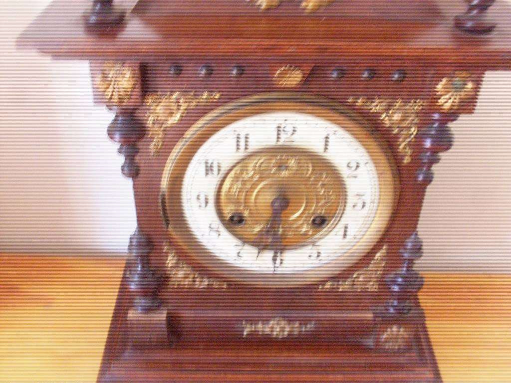 VINTAGE DECORATIVE WURTENBURG GERMAN MANTLE CLOCK..SEE DESCRIPTION