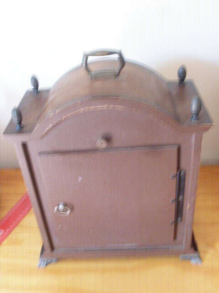 VINTAGE MANTLE CLOCK BOX WITH METAL FEET AND KNOBS + SOUND BAR