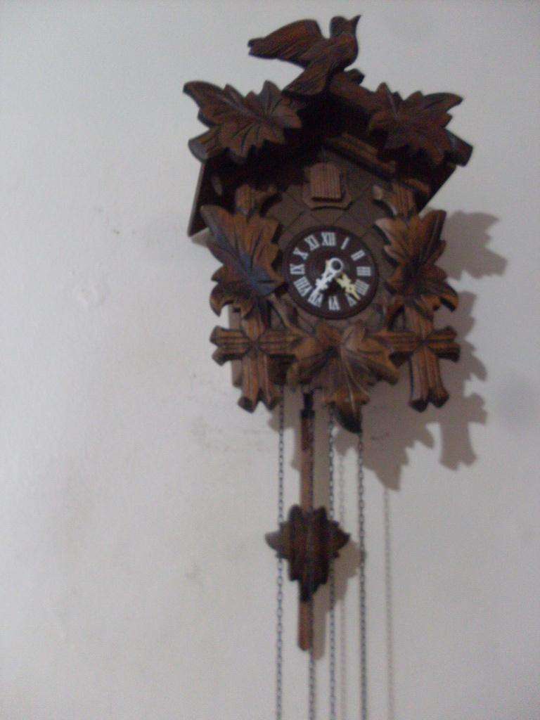 VINTAGE REGULA GERMAN CUCKOO CLOCK.....WORKING