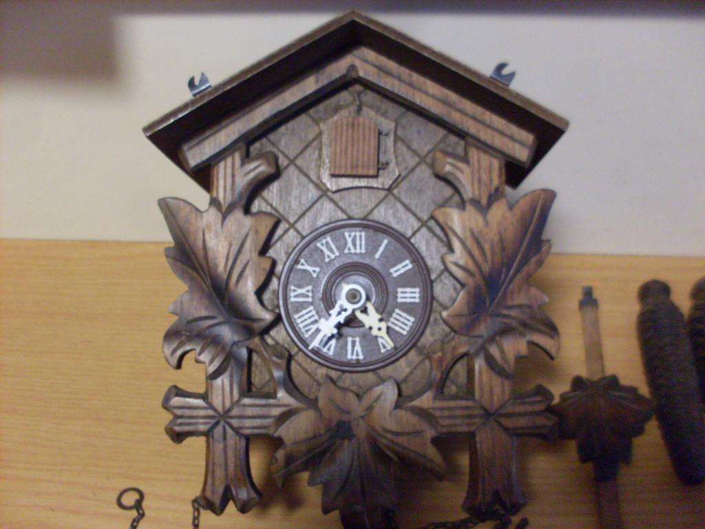 VINTAGE REGULA GERMAN CUCKOO CLOCK.....WORKING