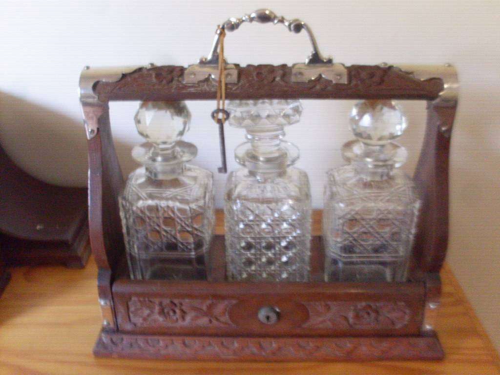 TANTALUS WITH EPNS DECORATIVE PIECES/KEY/3 DECANTERS