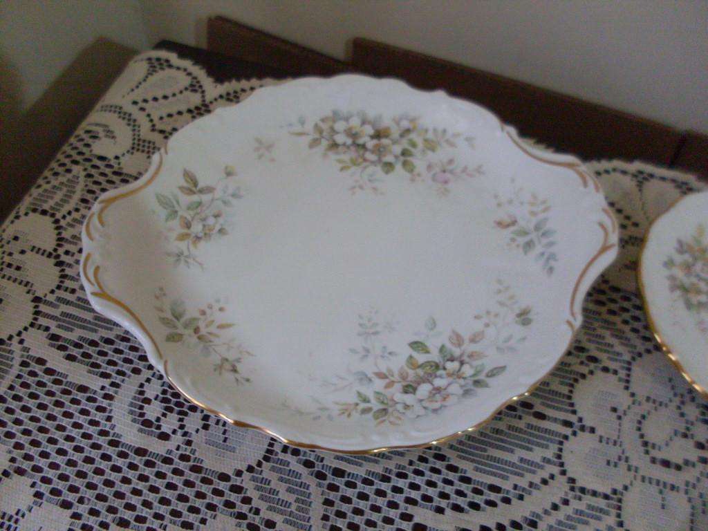 ROYAL ALBERT 10 PIECES...HAWORTH PATTERN