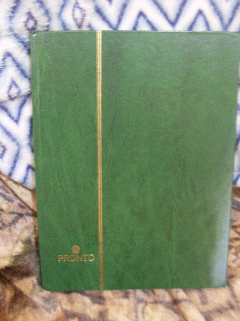 32 PAGE EMPTY PRONTO WHITE PAGE STAMP ALBUM