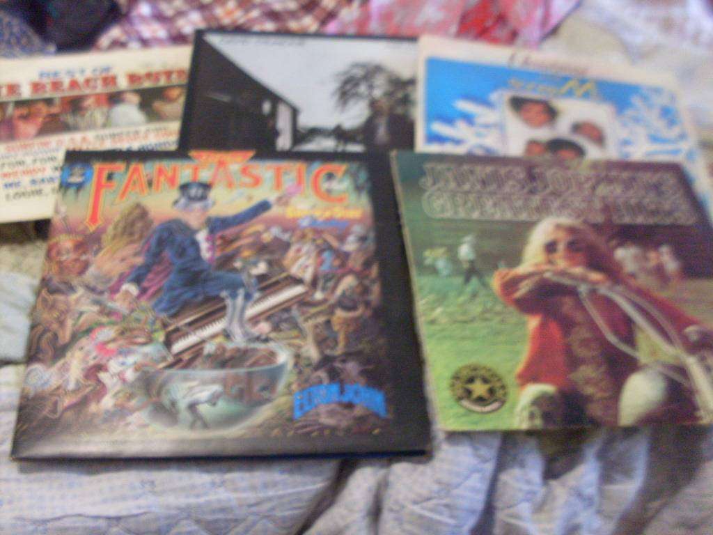 5 COLLECTABLE VINAL LP RECORDS..ELTON JOHN CAPTAIN FANTASTC/JANIS JOPLIN ETC