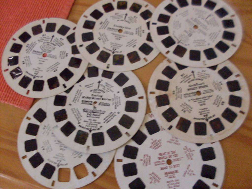 VINTAGE SAWYERS  STEREO VIEWMASTER IN ORIGINAL BOX AND VARIOUS REELS