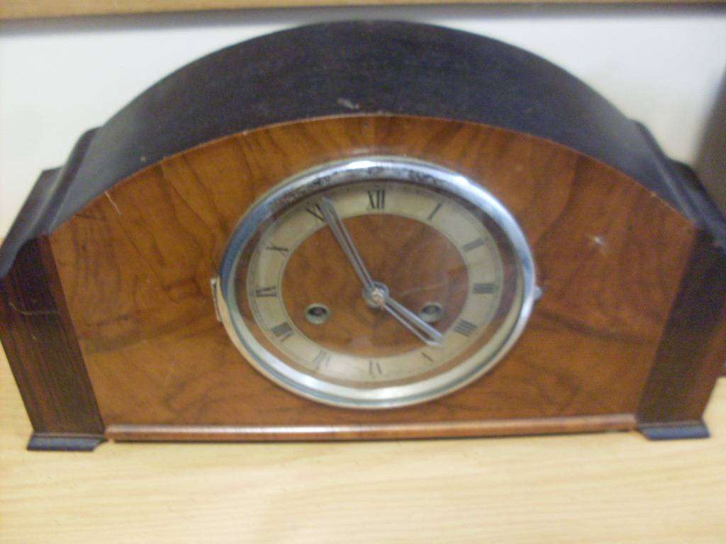 VINTAGE PERIVALE MANTLE CLOCK MADE IN ENGLAND....NOT WORKING