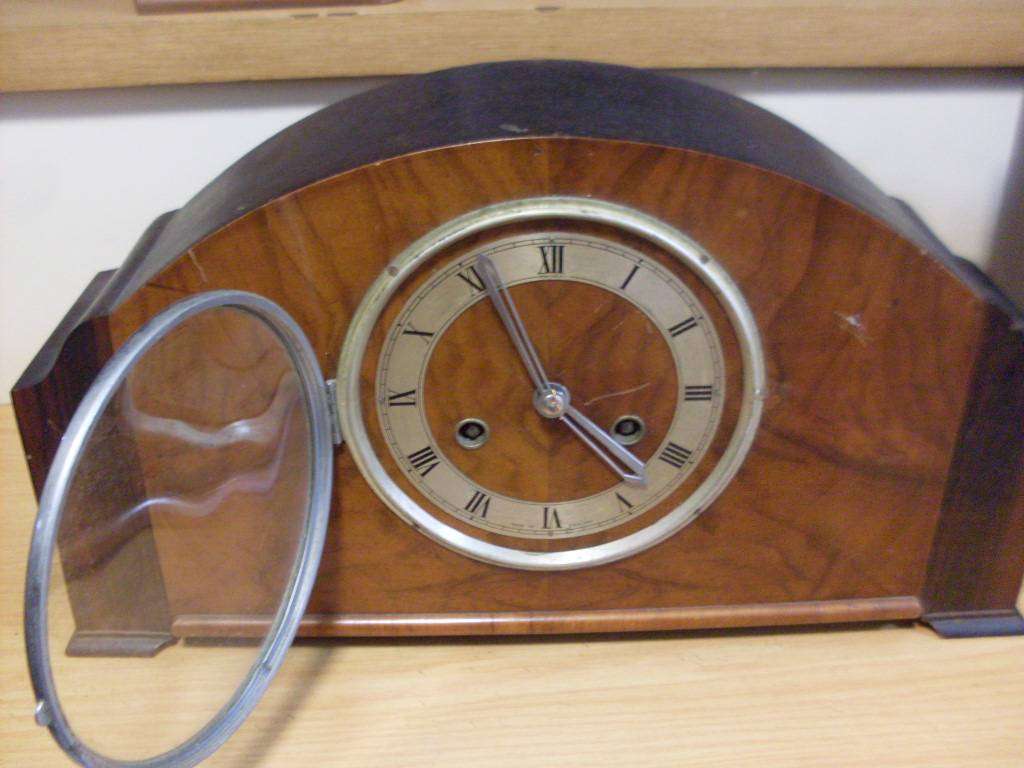 VINTAGE PERIVALE MANTLE CLOCK MADE IN ENGLAND....NOT WORKING