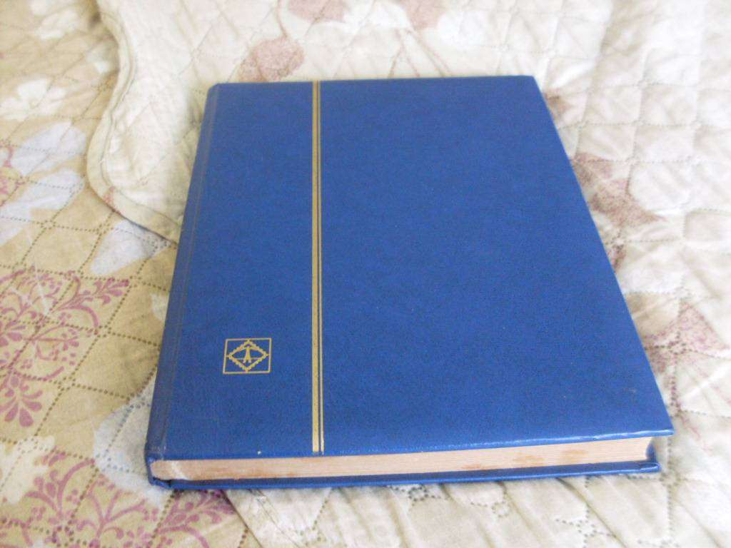 30 PAGE STAMP ALBUM...COMMONWEALTH /WORLD/ GREAT BRITAIN MIXED POSTAGE STAMPS