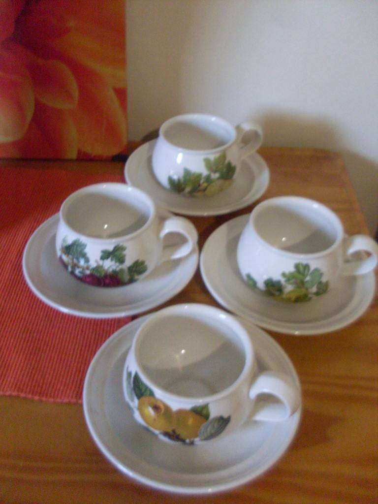 4 PORTMEIRION BUBBLE SHAPED POMONA PATTERN SMALL CUPS + SAUCERS