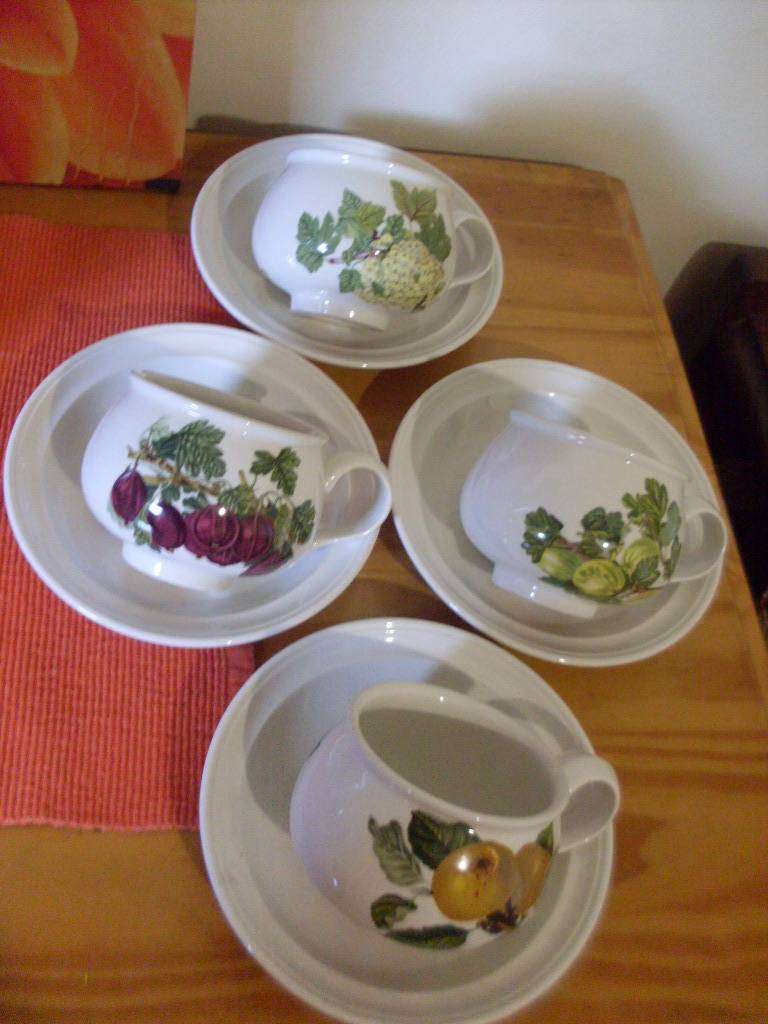 4 PORTMEIRION BUBBLE SHAPED POMONA PATTERN SMALL CUPS + SAUCERS