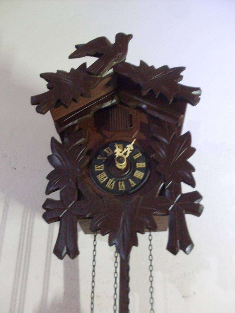 SWEET GERMAN CUCKOO CLOCK....WORKING