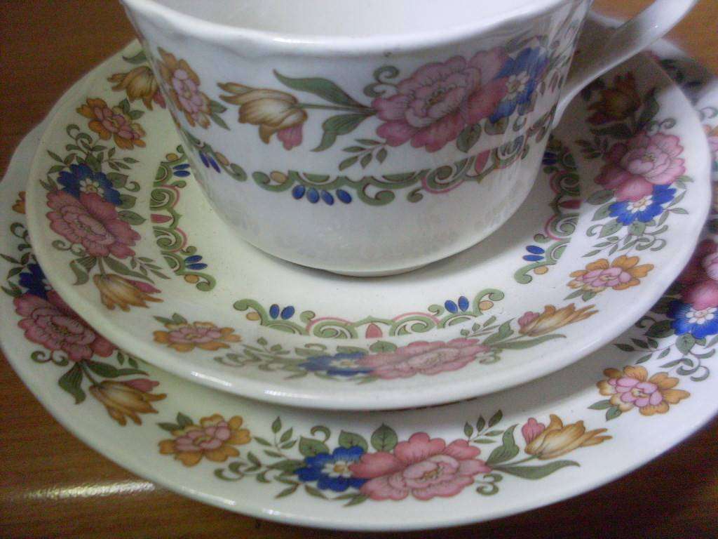 8 SPANISH TRIOS ...ALFARES PONTESAMPAIO...SPANISH FLORAL DESIGN ..TOTAL 24