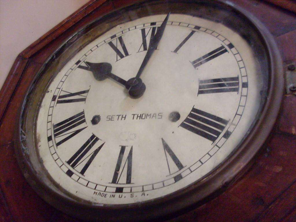 VINTAGE SETH THOMAS WALL CLOCK....SEE DESCRIPTION
