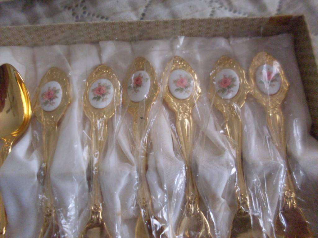 BOXED EETRITE 24CT GOLD PLATED 6 CAKE FORKS 6 TEASPOONS WITH ENAMEL DECORATIVE TOPS