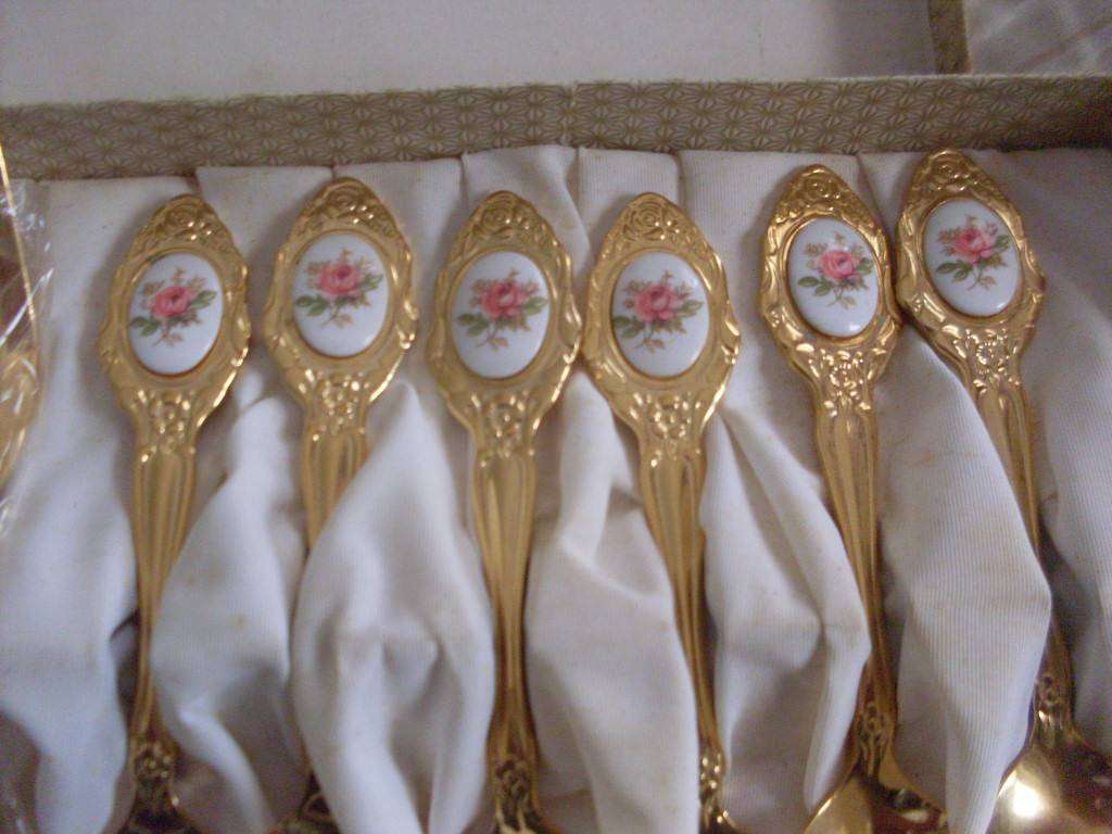 BOXED EETRITE 24CT GOLD PLATED 6 CAKE FORKS 6 TEASPOONS WITH ENAMEL DECORATIVE TOPS