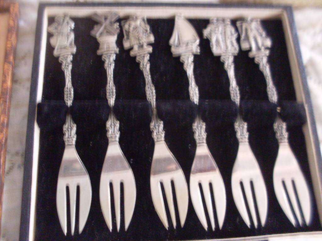 2 SETS OF BOXED DUTCH 6 X  CAKE FORKS/6 X TEASPOONS