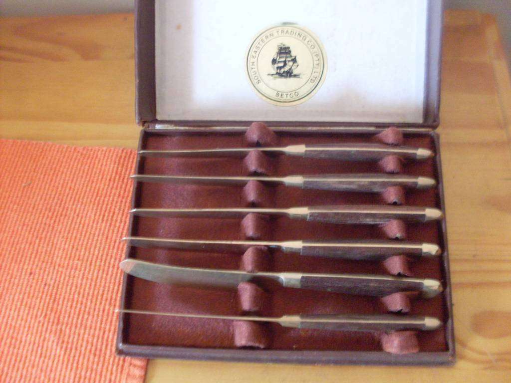 BOXED SET OF 6 COPPER PATE/BUTTER KNIVES...16 CM EACH