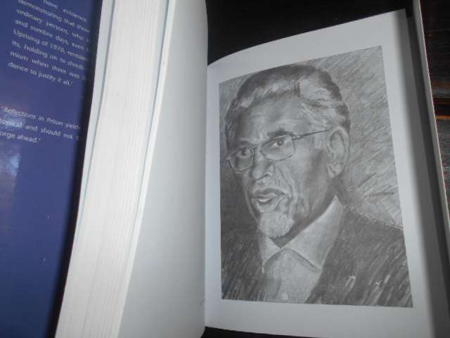 Reflections in prison ed Mac Maharaj forew Desmond Tutu Zebra & Robbeneiland museum