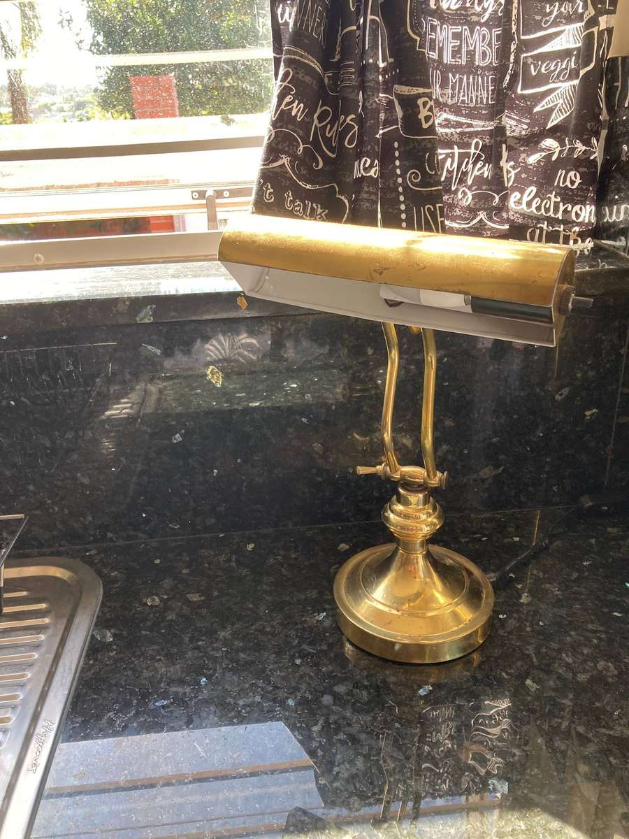 VINTAGE BRASS DESK LAMP ( RELIST DUE TO NON PAYMENT )