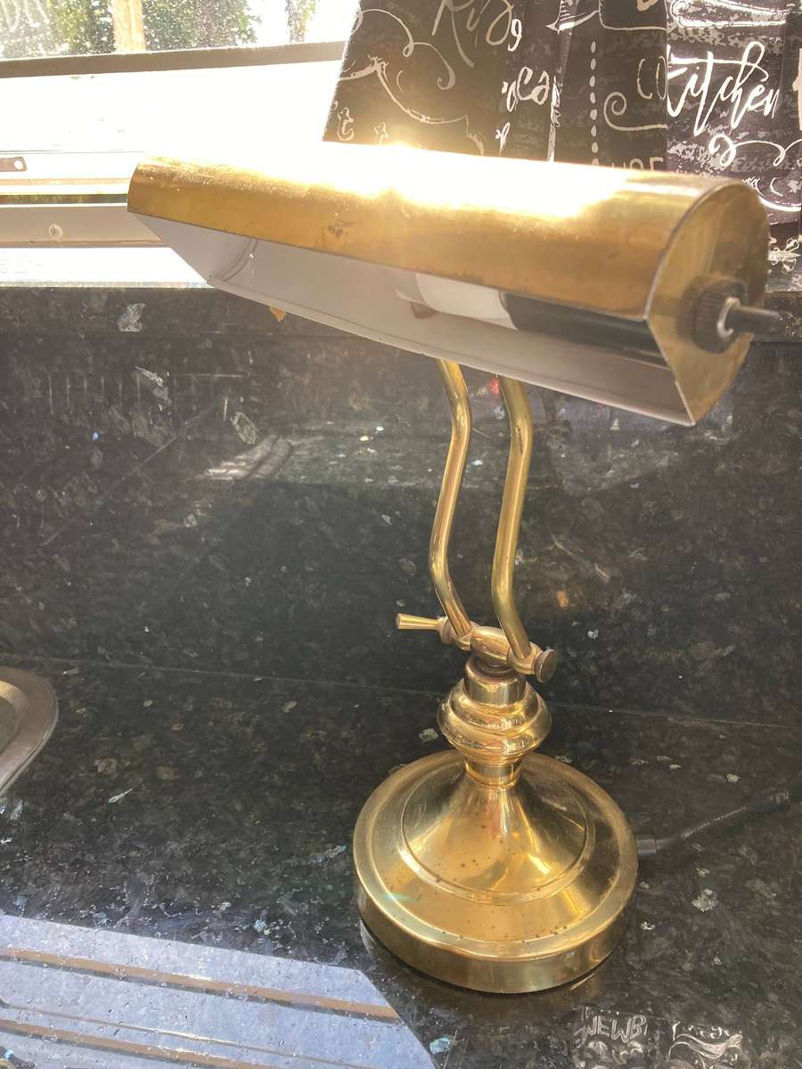 VINTAGE BRASS DESK LAMP ( RELIST DUE TO NON PAYMENT )