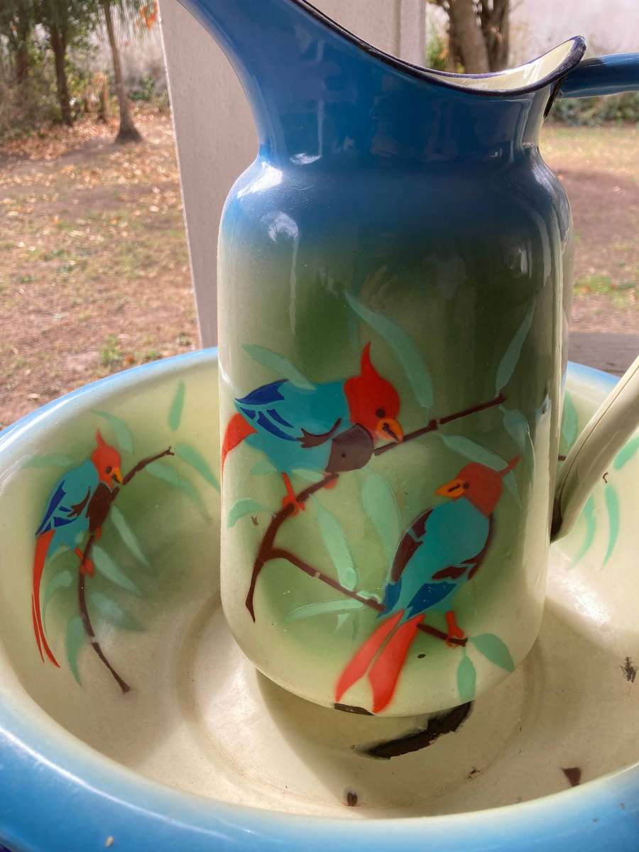 LARGE VINTAGE ENAMEL JUG AND BASIN
