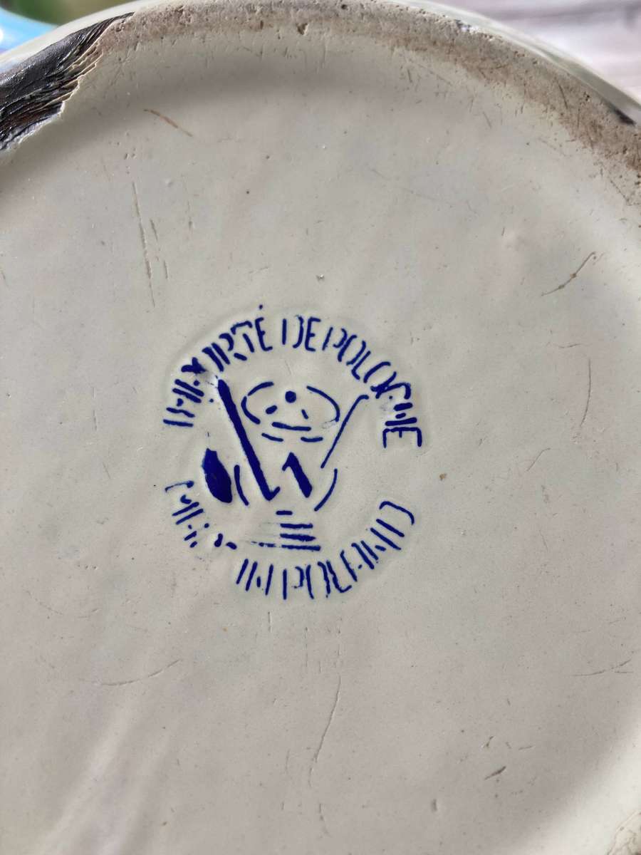 LARGE VINTAGE ENAMEL JUG AND BASIN