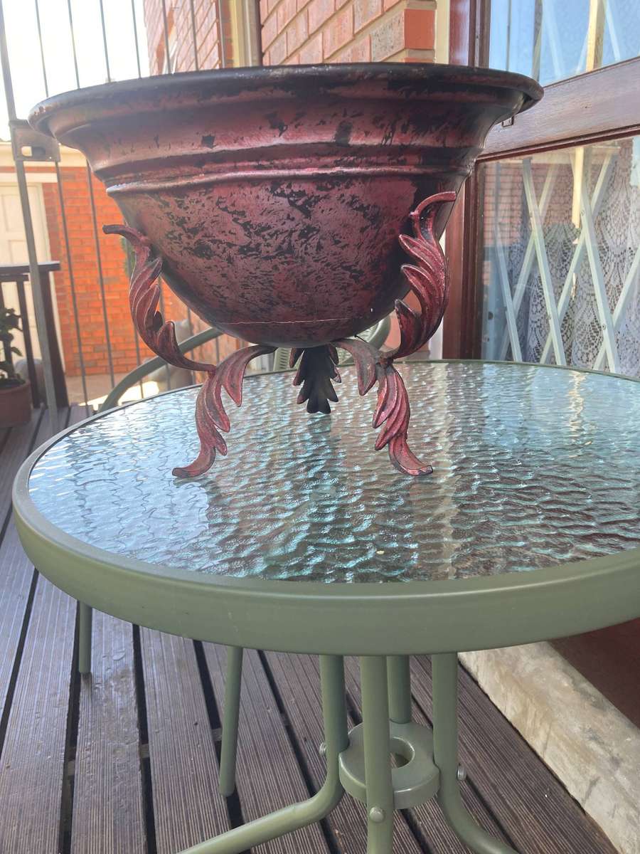 LARGE METAL CENTRE PIECE/BOWL