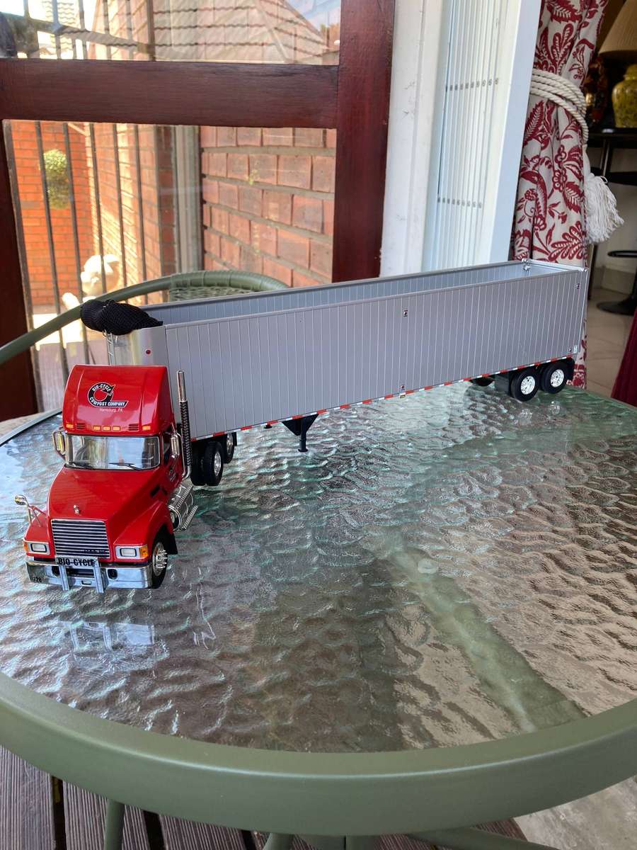 MACK BULK WASTE TRUCK BY FIRST GEAR 1:34 SCALE
