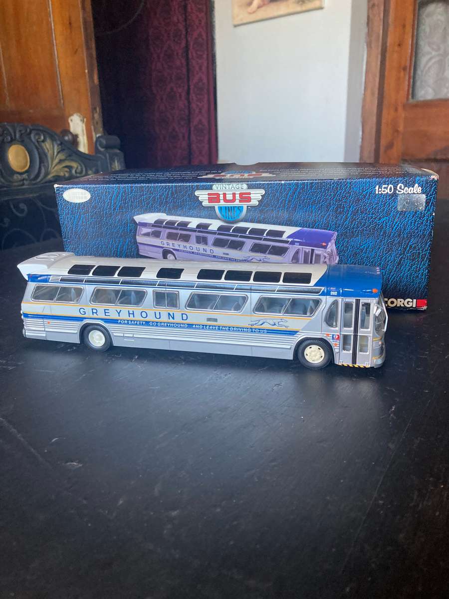 GM GREYHOUND BUS BY CORGI 1:50 SCALE WITH BOX