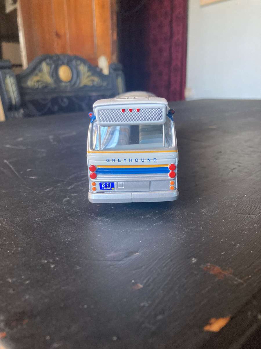 GM GREYHOUND BUS BY CORGI 1:50 SCALE WITH BOX