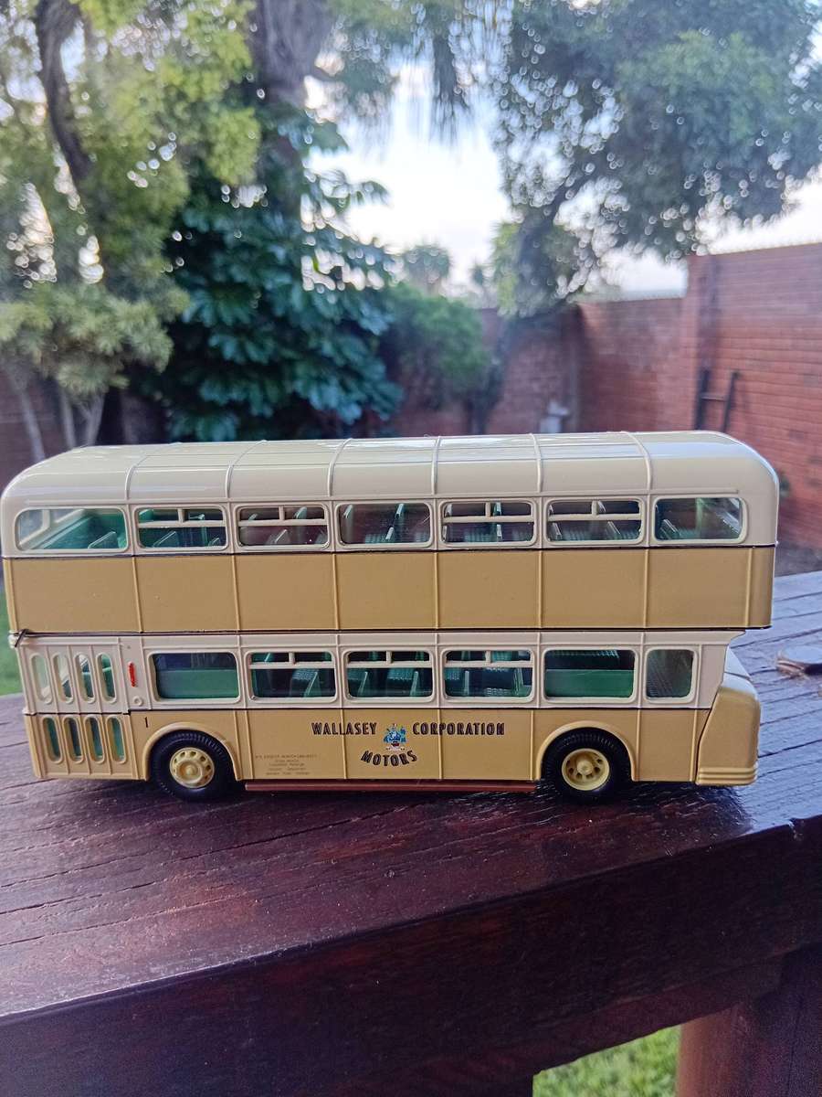 LEYLAND ATLANTEAN BUS BY CORGI 1:50 SCALE
