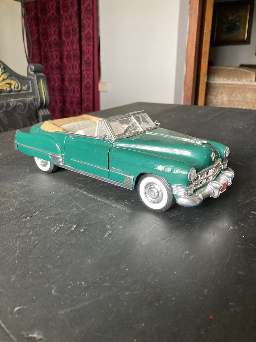 CADILLAC COUP DE VILLE BY ROAD SIGNATURE 1:18 SCALE