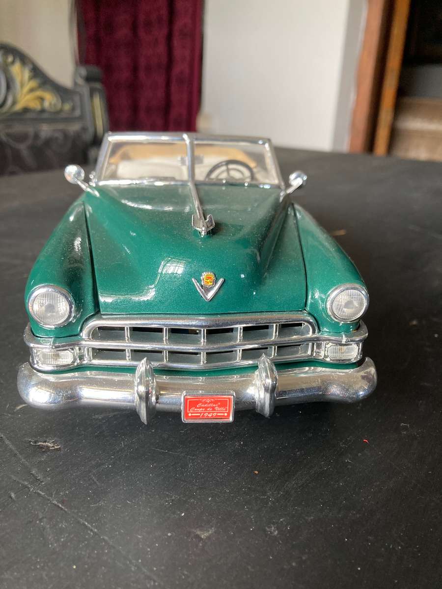 CADILLAC COUP DE VILLE BY ROAD SIGNATURE 1:18 SCALE