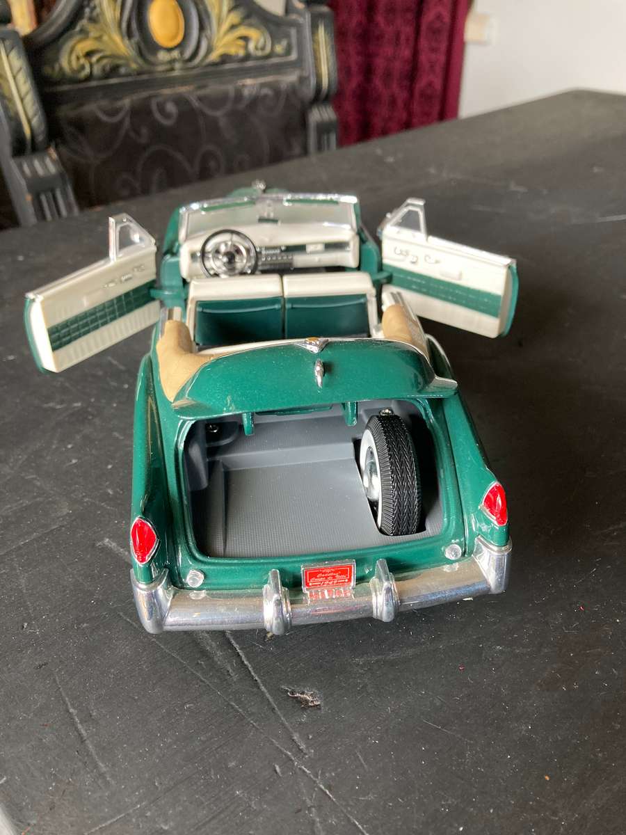 CADILLAC COUP DE VILLE BY ROAD SIGNATURE 1:18 SCALE