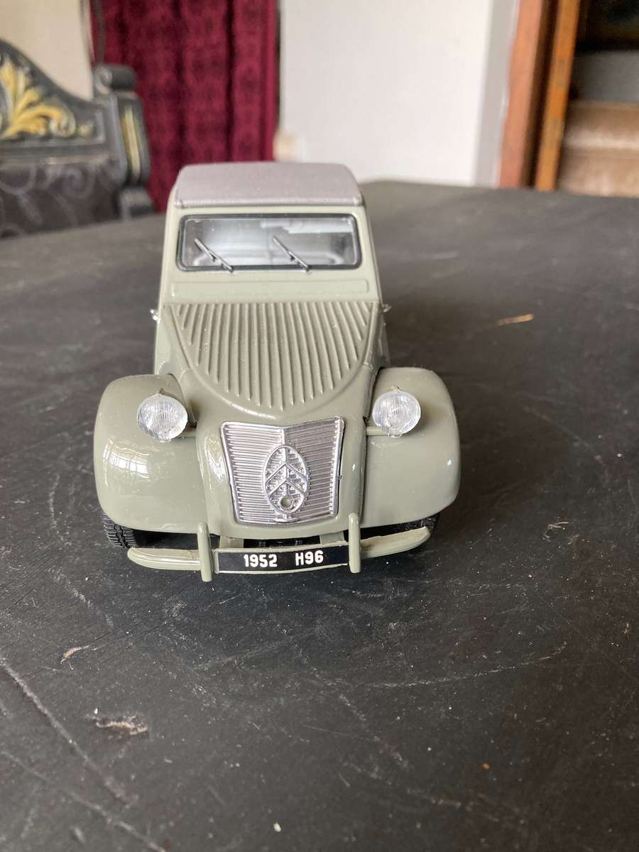 CITROEN BY MAISTO 1: 18 SCALE